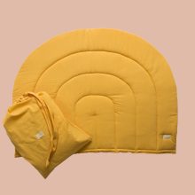 dezente Krabbeldecke im Regenbogendesign von hjärtslag design in Gelb mit nachhaltiger Verpackung