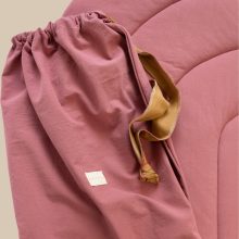 Nachhaltige Verpackung für Minimalistische Regenbogen Krabbeldecke in Old Mauve von hjärtslag design