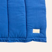 Krabbeldecke Regenbogen uni blau von hjätzslag design mit nachhaltiger Verpackung