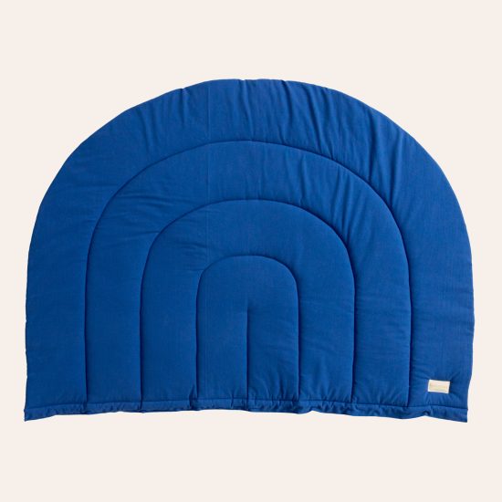 Krabbeldecke Regenbogen uni blau von hjätzslag design mit nachhaltiger Verpackung