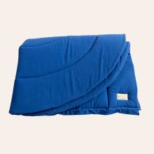 Krabbeldecke Regenbogen uni blau von hjätzslag design mit nachhaltiger Verpackung