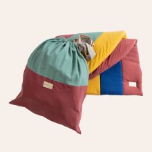 Bunte Regenbogen Krabbeldecke mit Verpackung von hjärtslag design