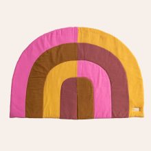 Krabbeldecke-Rainbow-colors-rosa-flach-q-fH Bunte Regenbogen Krabbeldecke von hjärtslag design