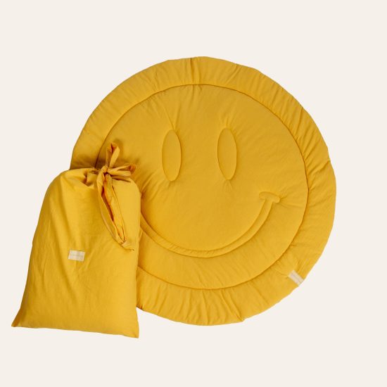Krabbeldecke Smiley in Gelb von hjärtslag design mit nachhaltiger Verpackung